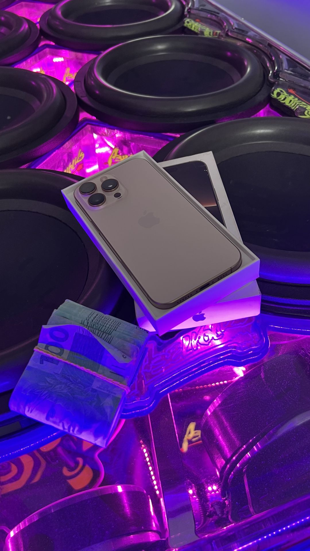 iPhone 16 pro max ou 6.000 no pix 
